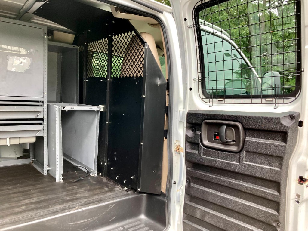 2011 Chevrolet Express Image 26