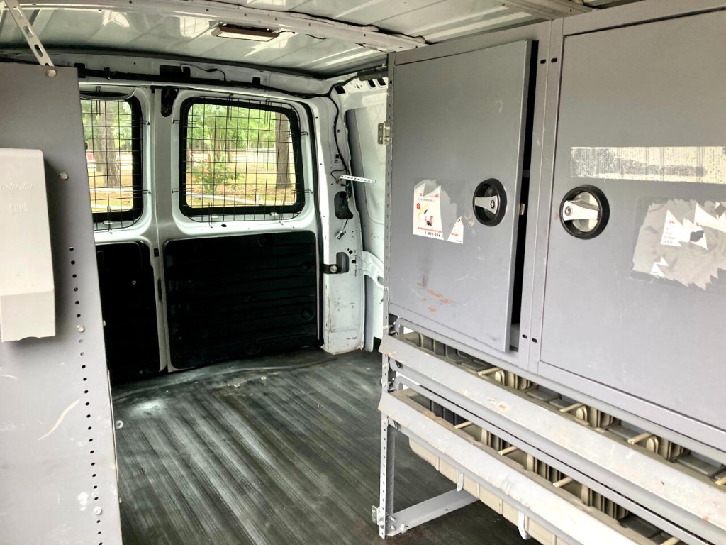 2011 Chevrolet Express Image 28