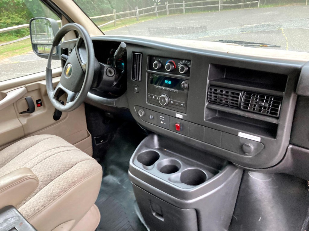 2011 Chevrolet Express Image 31