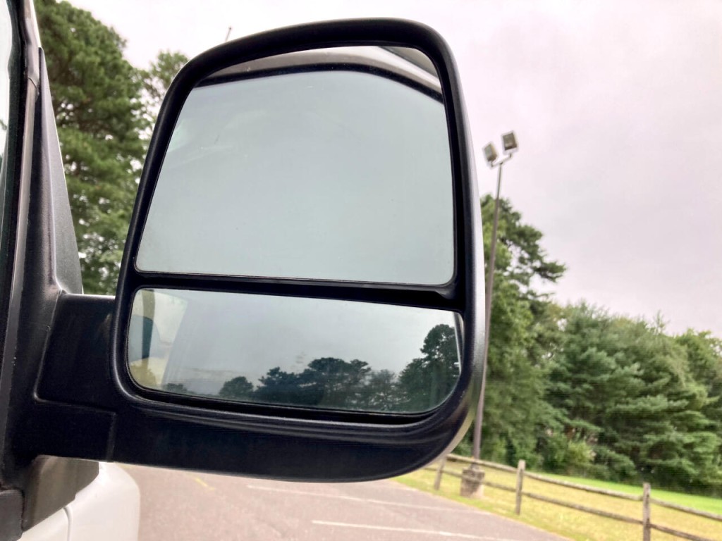 2011 Chevrolet Express Image 32