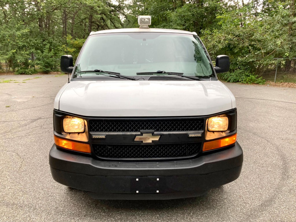 2016 Chevrolet Express Image 2