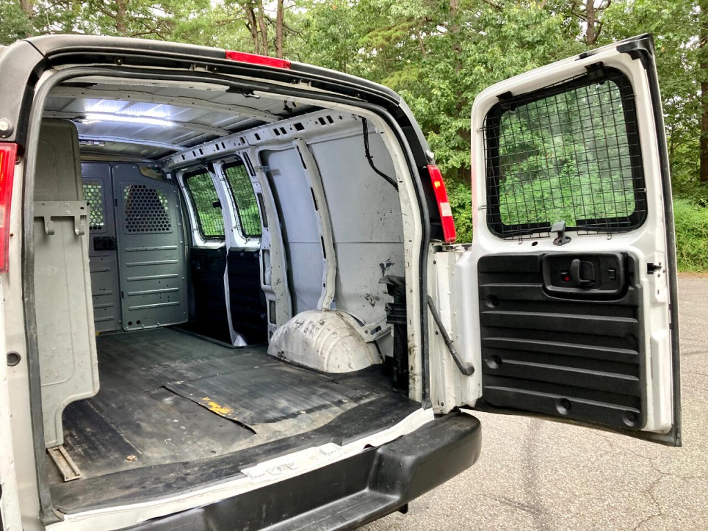 2016 Chevrolet Express Image 12