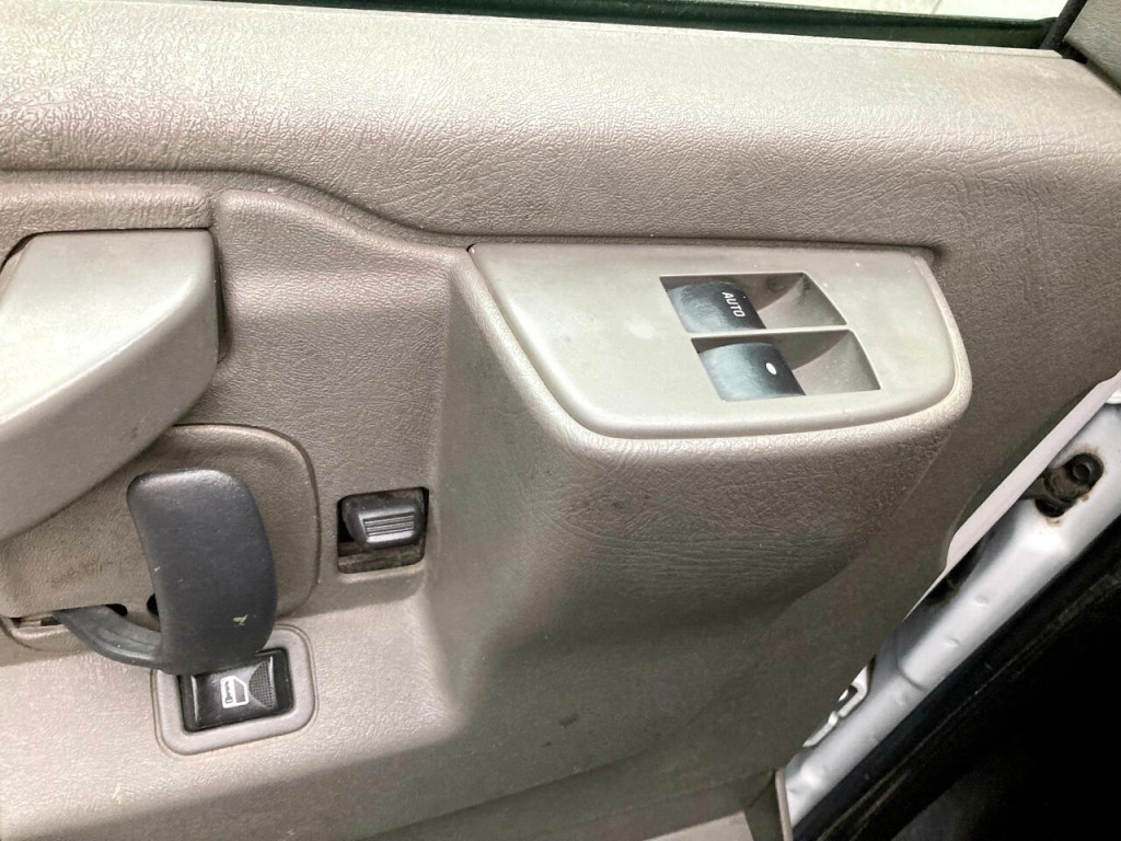 2016 Chevrolet Express Image 19