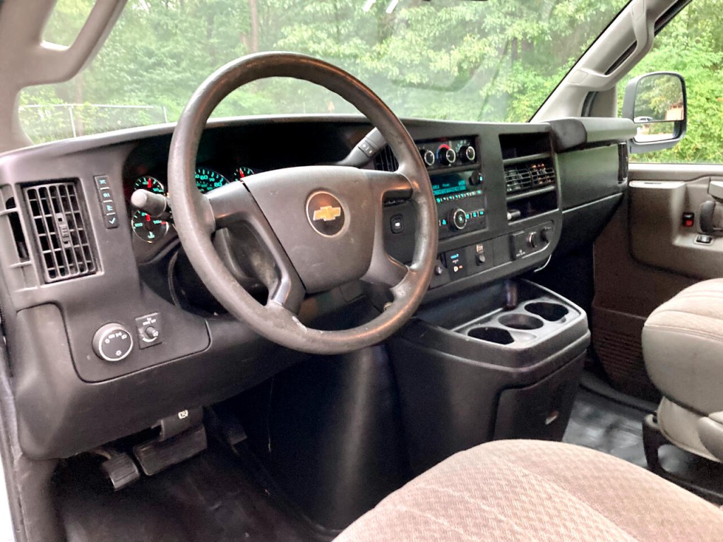 2016 Chevrolet Express Image 20