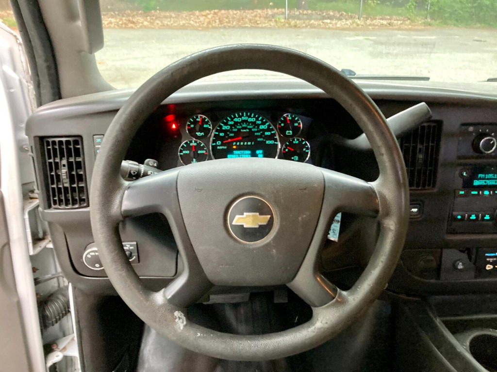 2016 Chevrolet Express Image 21
