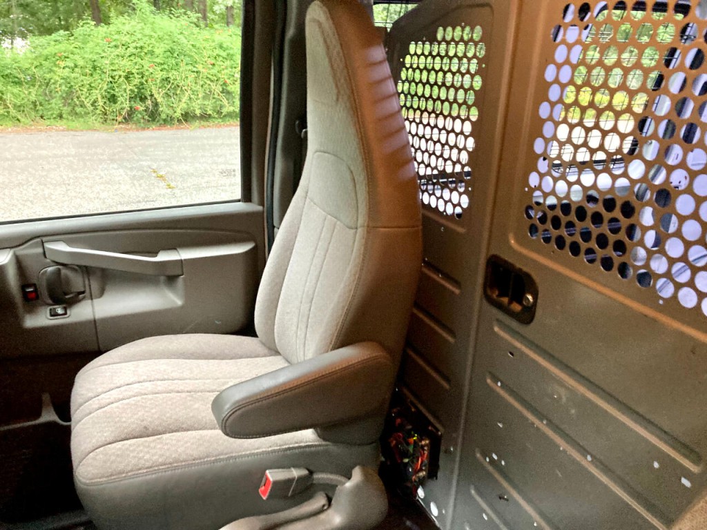 2016 Chevrolet Express Image 22