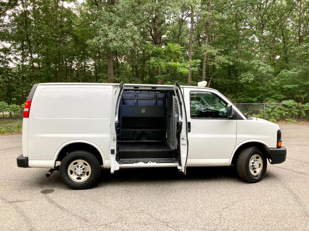 2016 Chevrolet Express Image 30