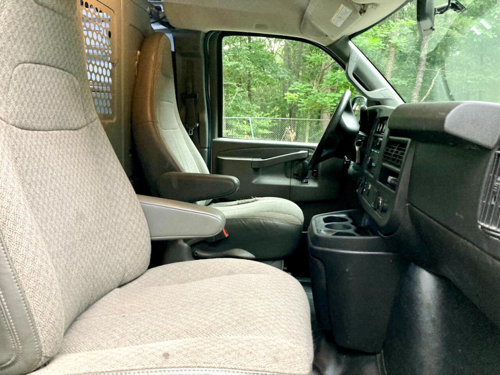 2016 Chevrolet Express Image 35