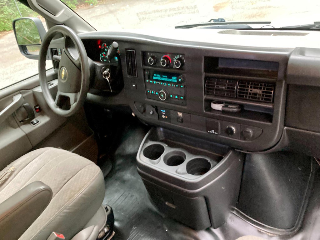 2016 Chevrolet Express Image 36