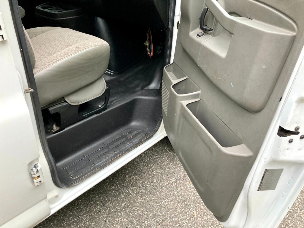 2016 Chevrolet Express Image 37