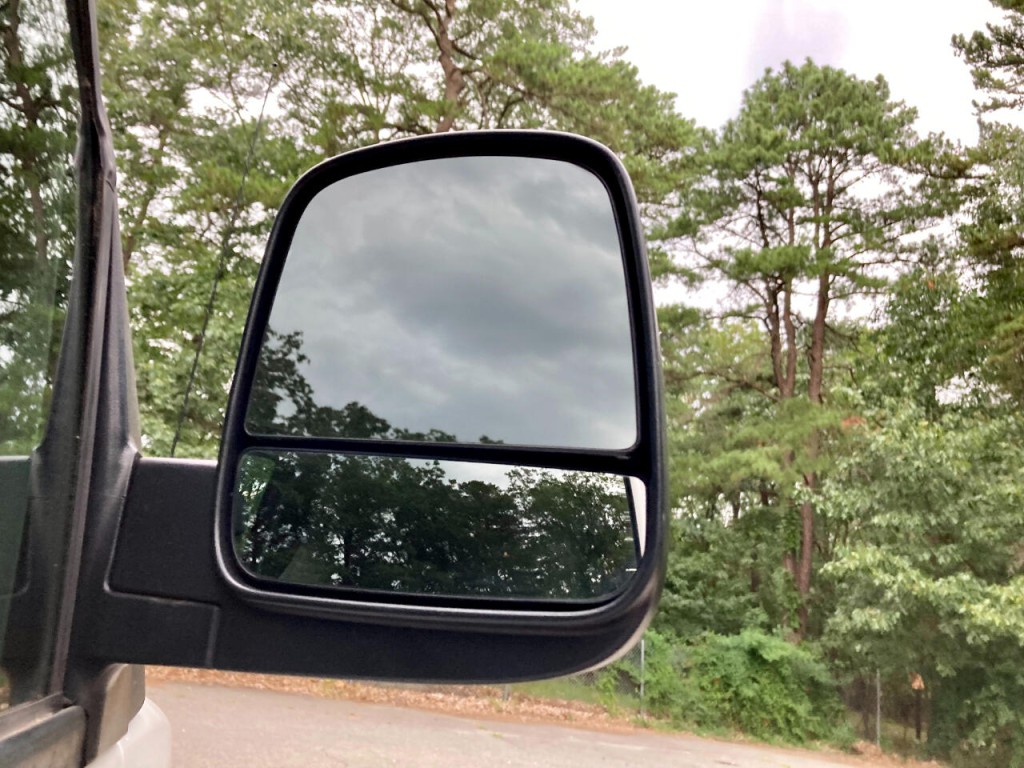2016 Chevrolet Express Image 38