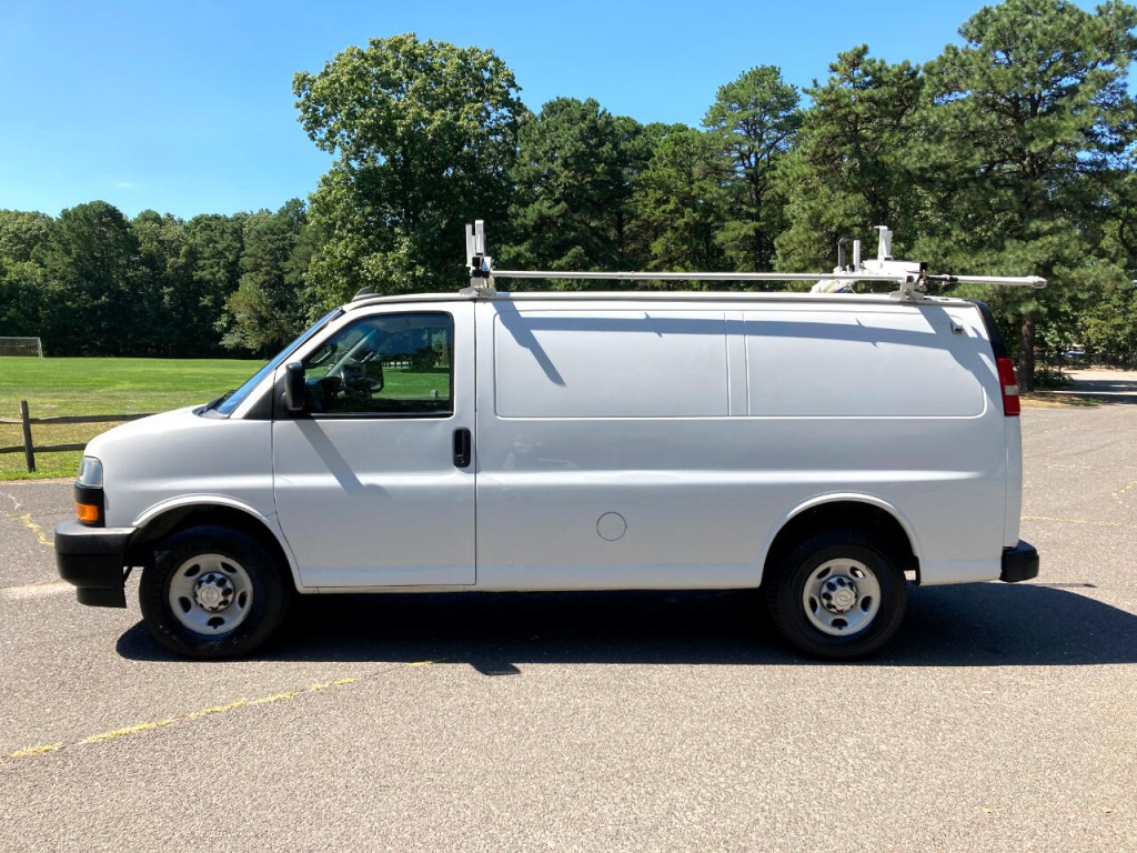 2019 Chevrolet Express Image 3