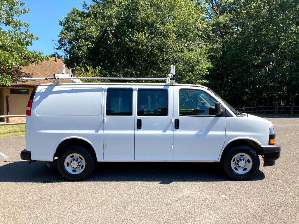 2019 Chevrolet Express Image 7