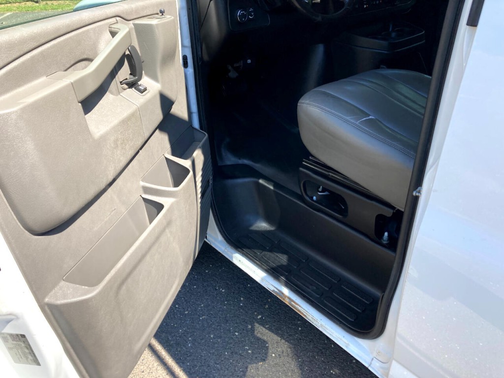 2019 Chevrolet Express Image 11