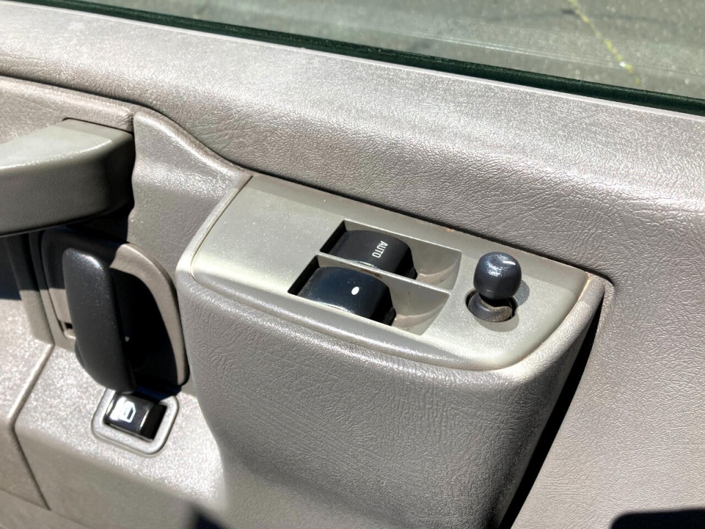 2019 Chevrolet Express Image 12