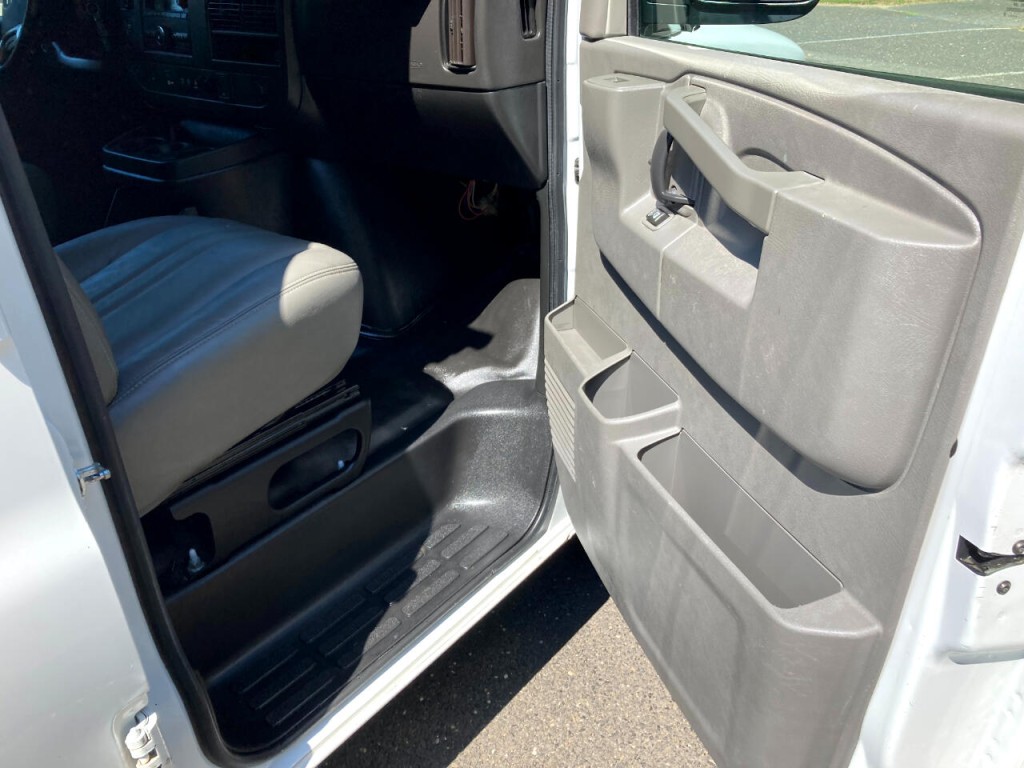 2019 Chevrolet Express Image 42