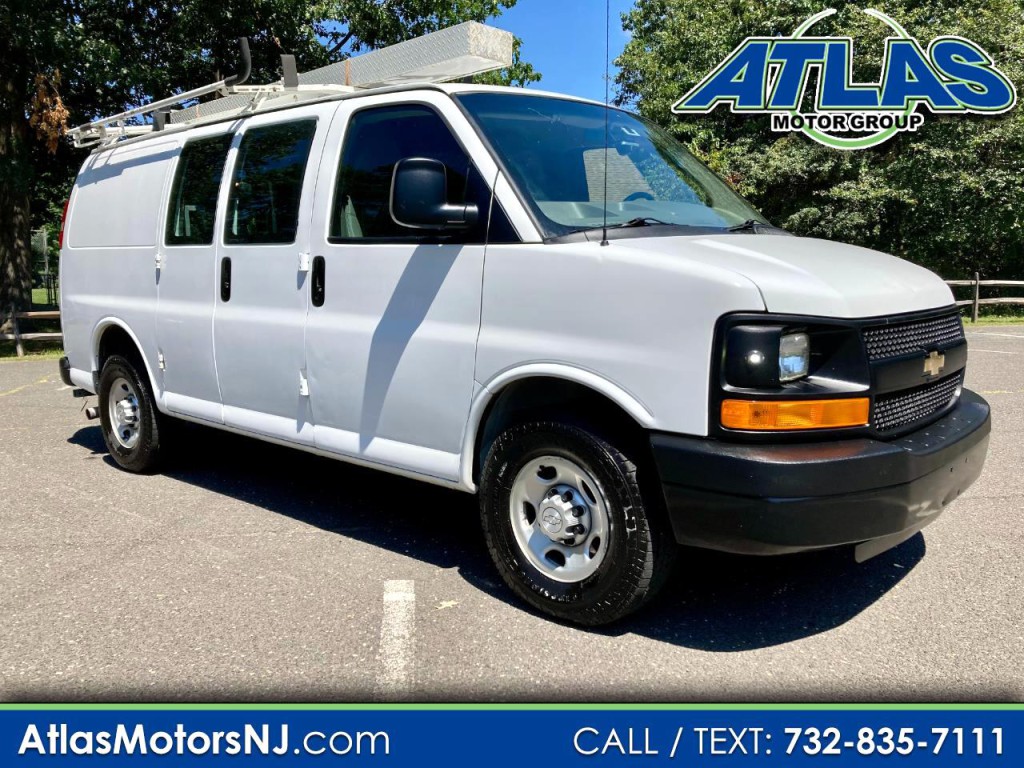 2015 Chevrolet Express Image 1