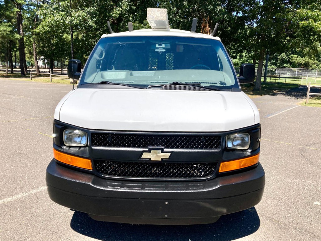 2015 Chevrolet Express Image 2