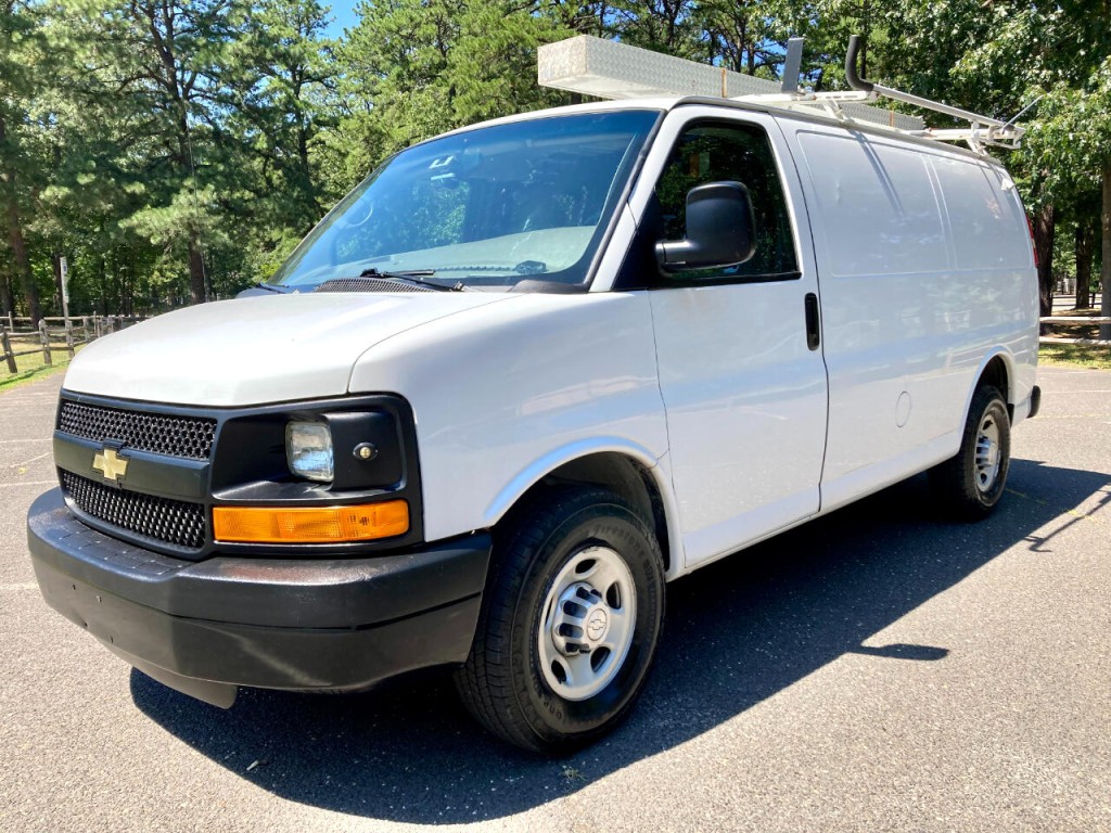 2015 Chevrolet Express Image 4