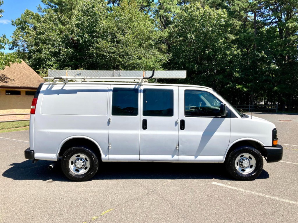 2015 Chevrolet Express Image 9
