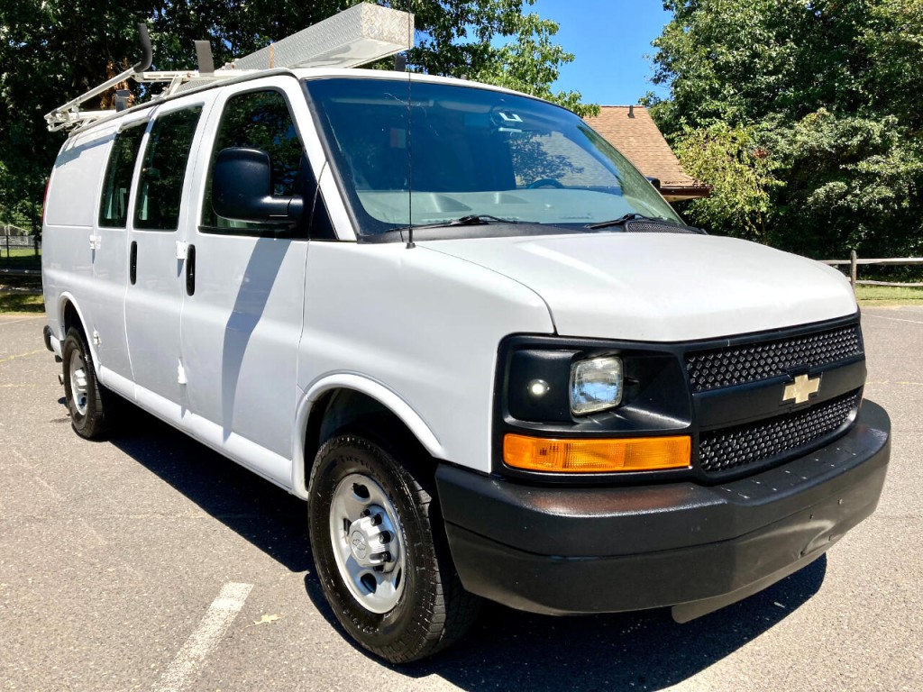 2015 Chevrolet Express Image 10