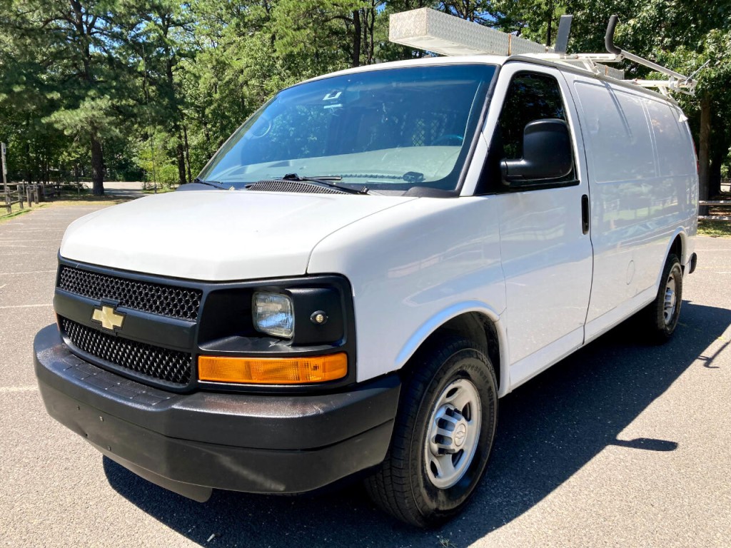 2015 Chevrolet Express Image 11