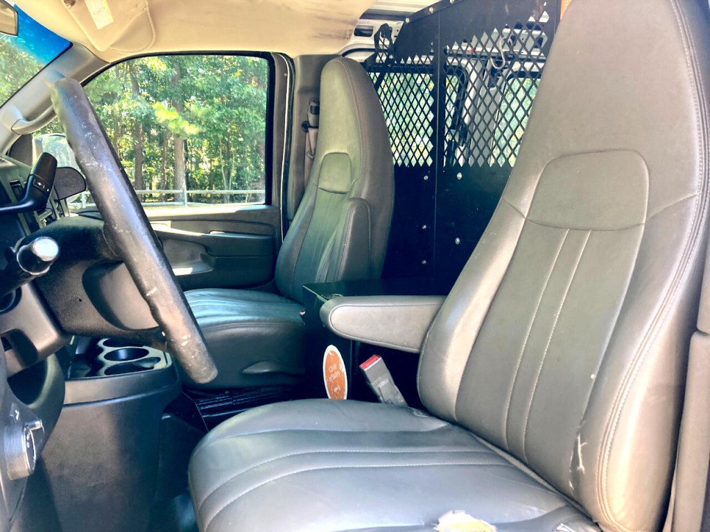 2015 Chevrolet Express Image 14