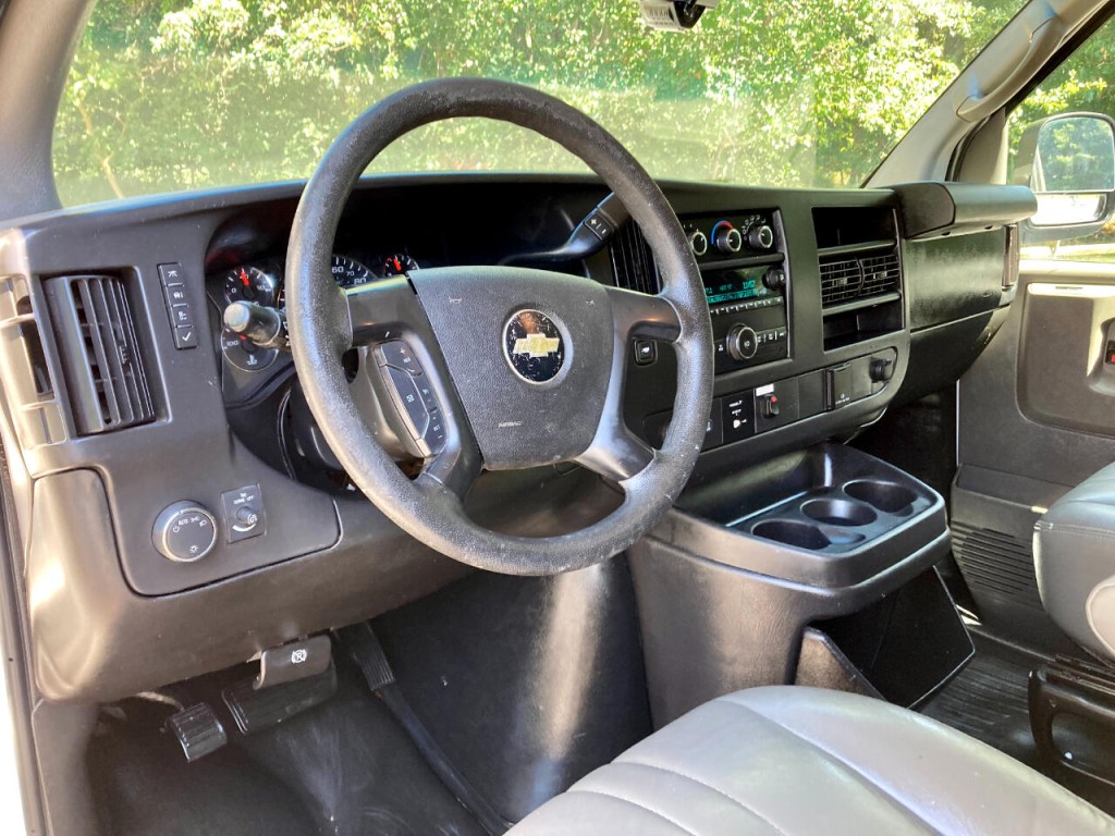 2015 Chevrolet Express Image 15