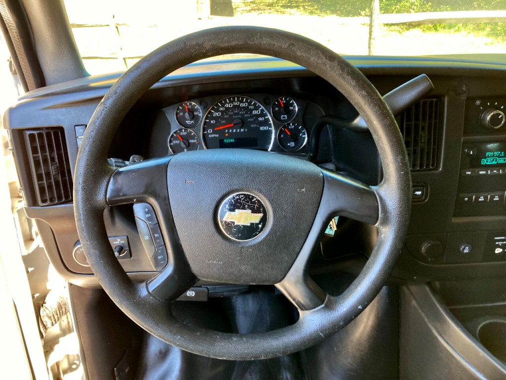 2015 Chevrolet Express Image 17