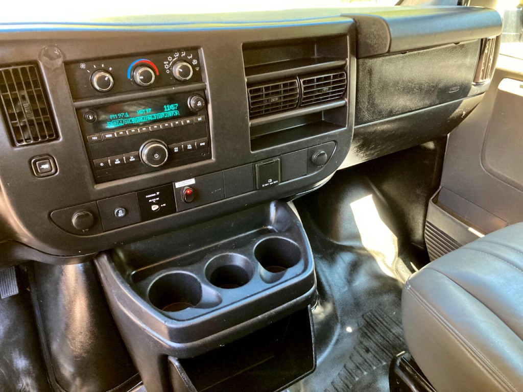 2015 Chevrolet Express Image 18