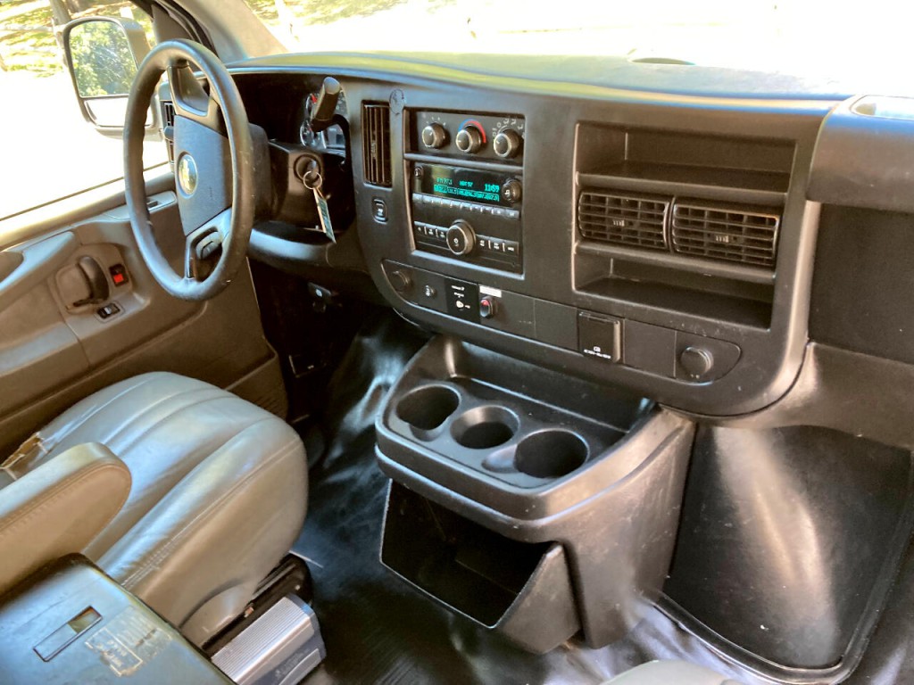 2015 Chevrolet Express Image 41