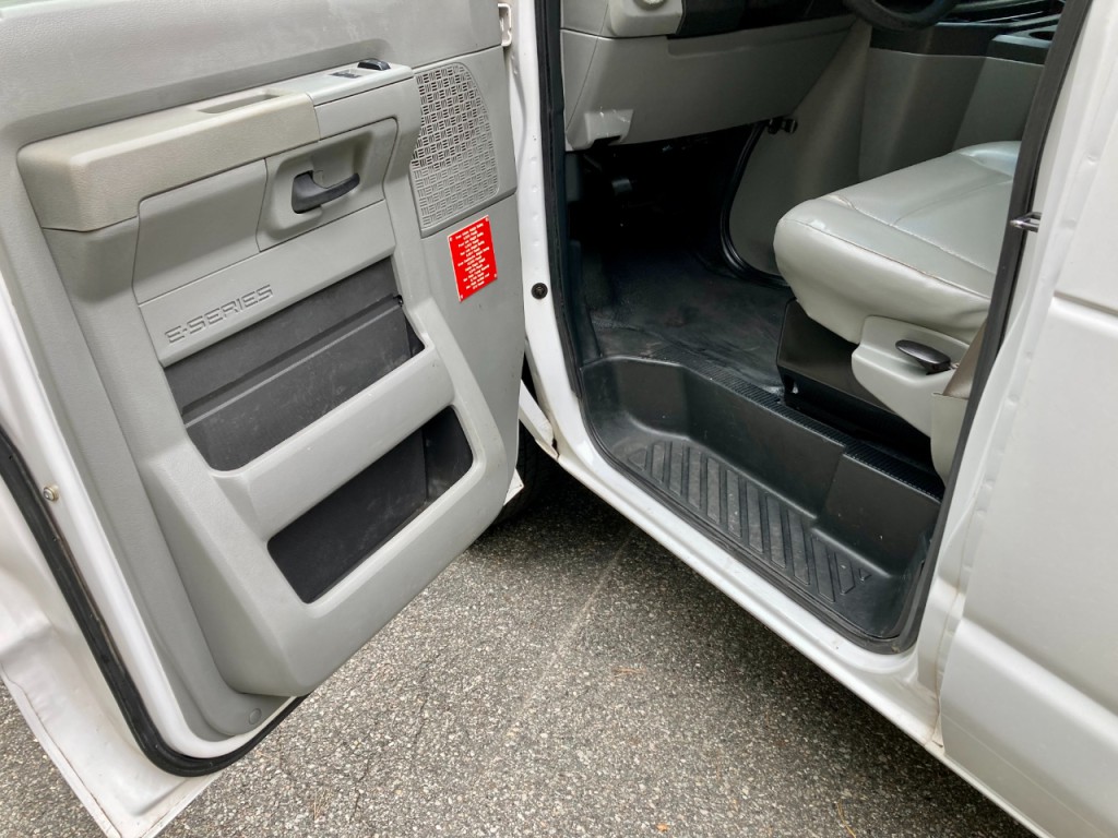 2014 Ford Econoline Image 17