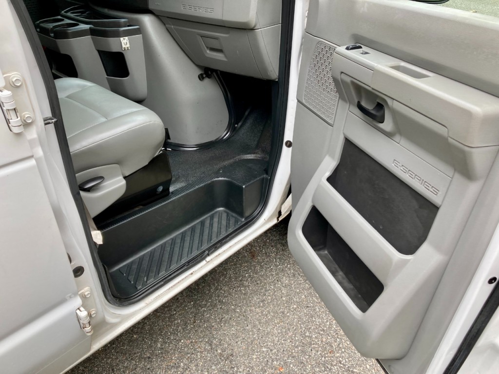 2014 Ford Econoline Image 37