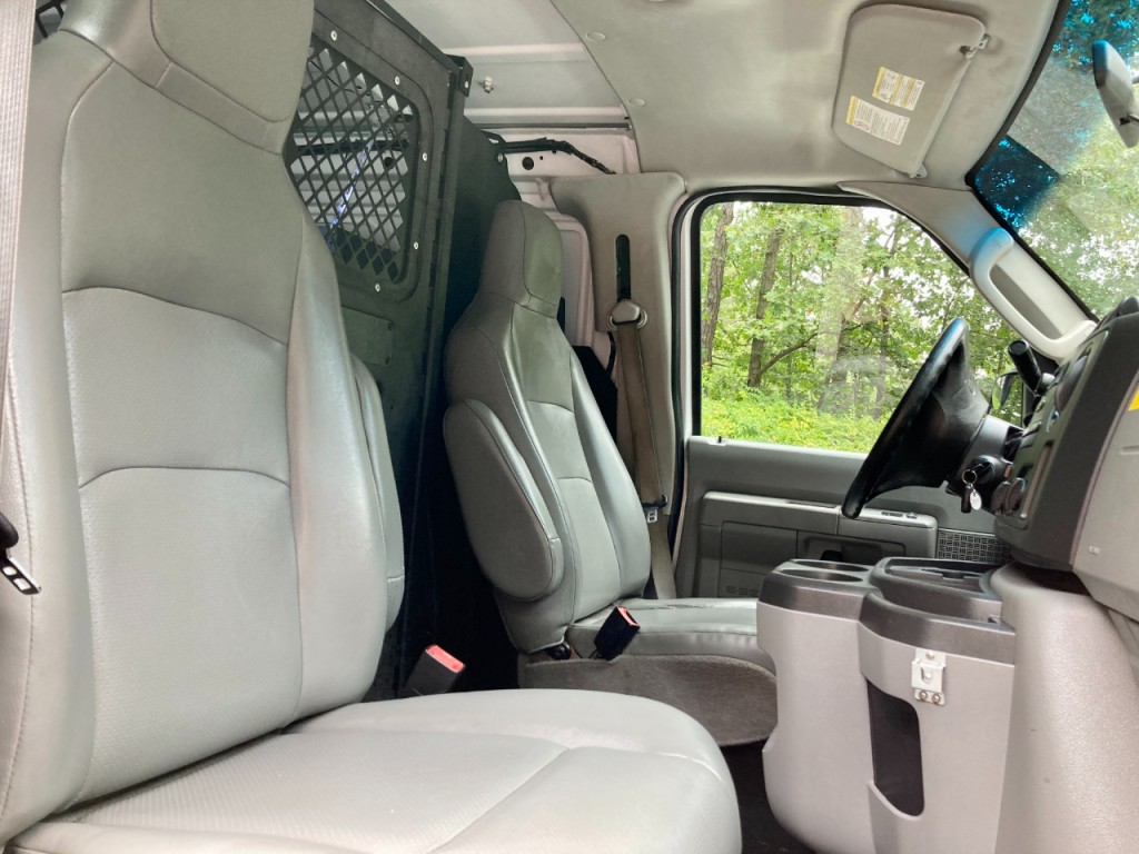 2014 Ford Econoline Image 38