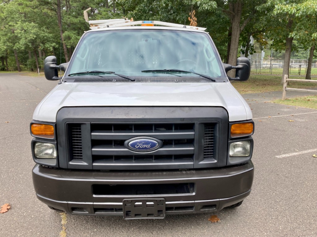 2011 Ford Econoline Image 2