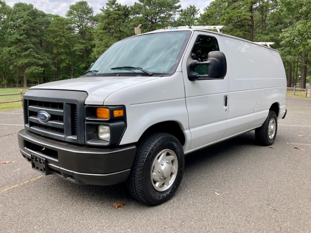 2011 Ford Econoline Image 3