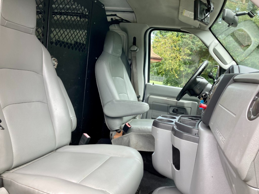 2011 Ford Econoline Image 21