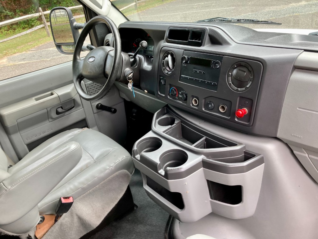 2011 Ford Econoline Image 22