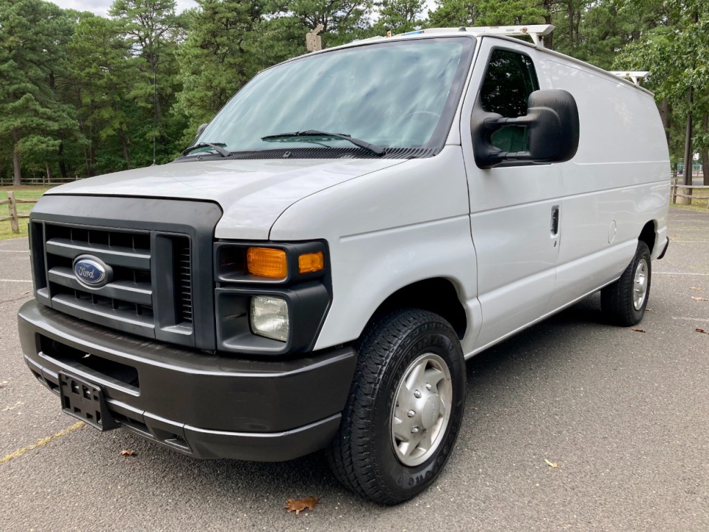 2011 Ford Econoline Image 24