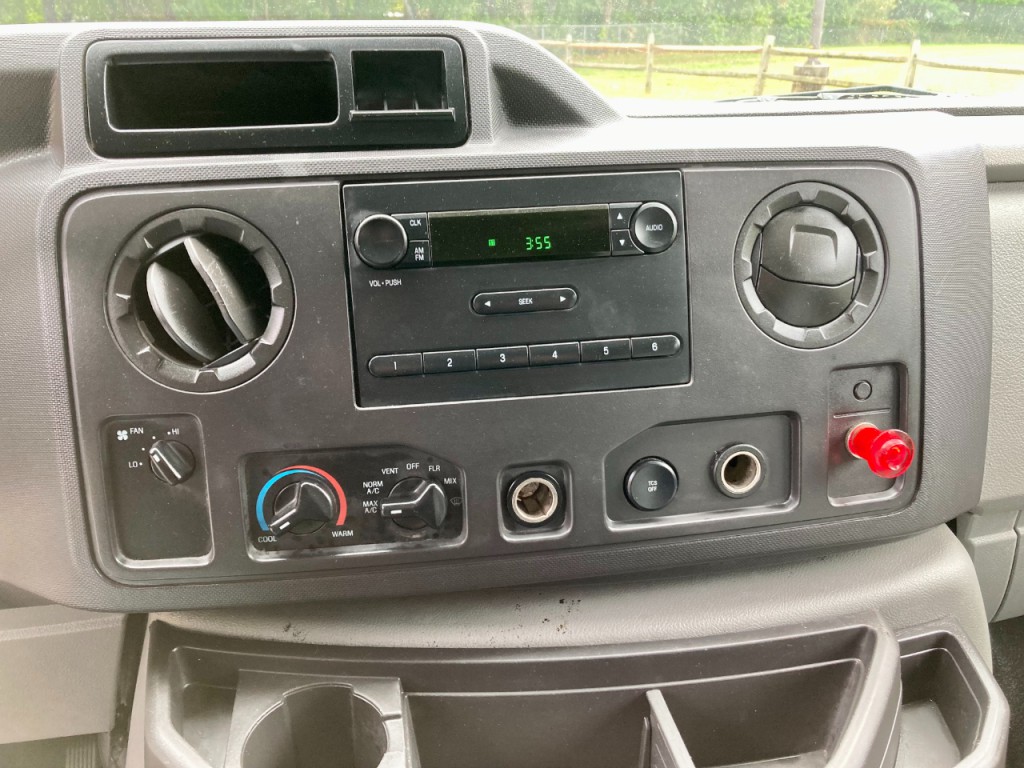 2011 Ford Econoline Image 31