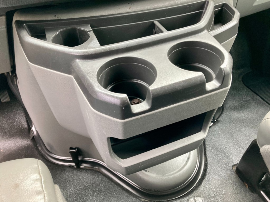 2011 Ford Econoline Image 32