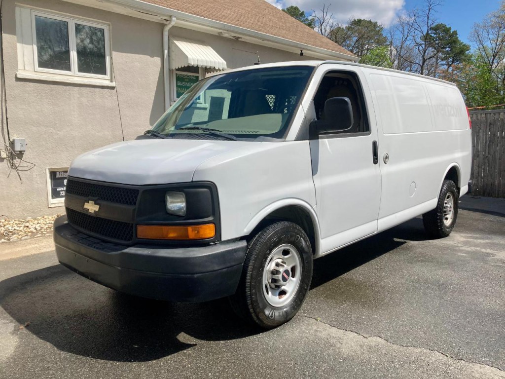 2011 Chevrolet Express Image 3