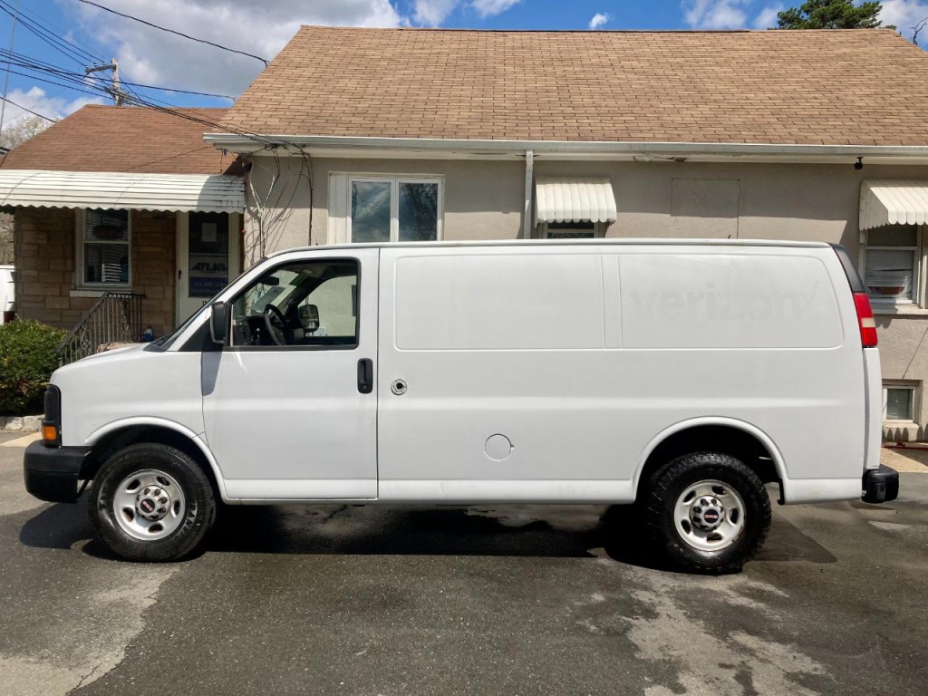 2011 Chevrolet Express Image 4