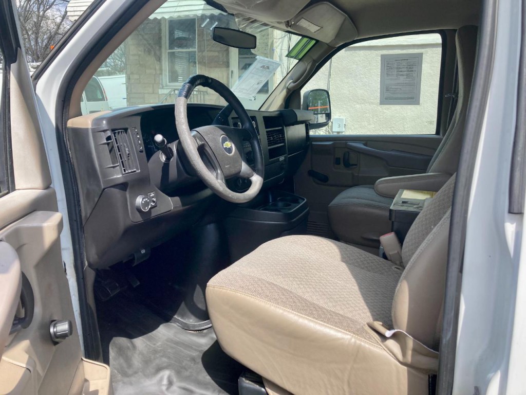 2011 Chevrolet Express Image 7