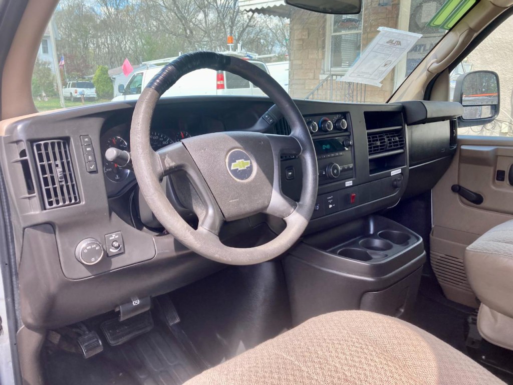 2011 Chevrolet Express Image 8