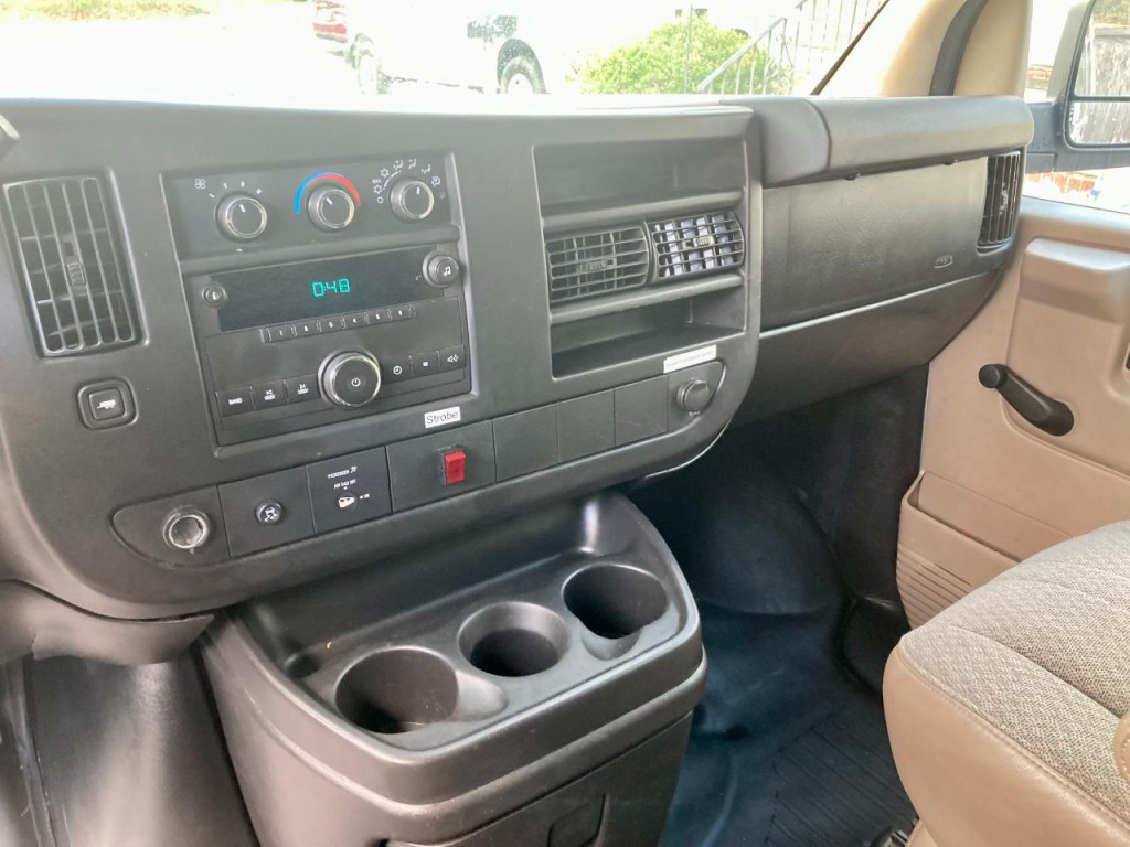 2011 Chevrolet Express Image 9