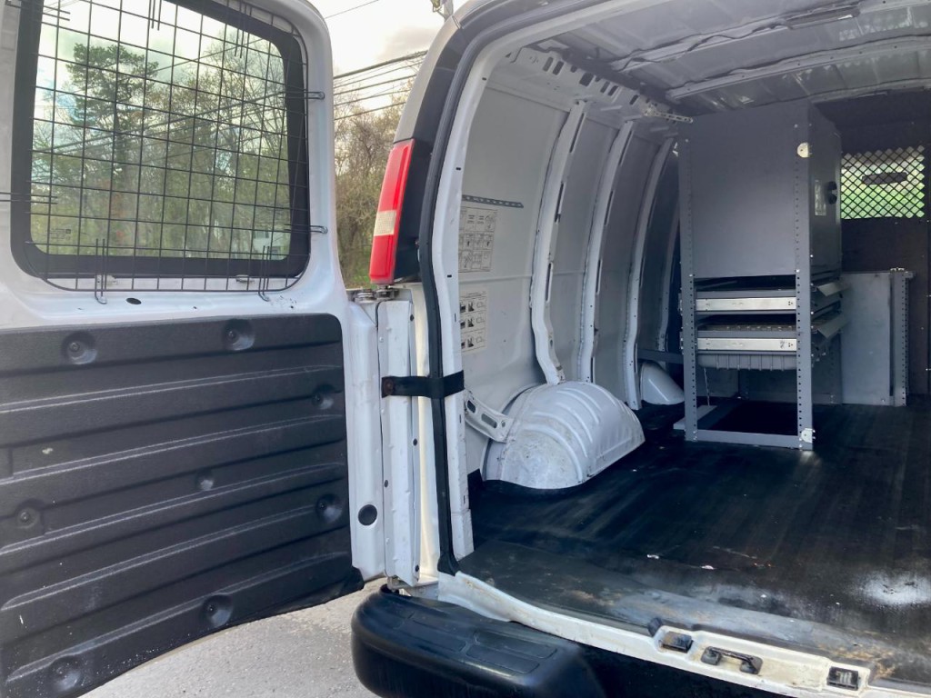 2011 Chevrolet Express Image 12