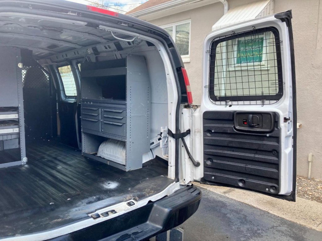 2011 Chevrolet Express Image 14