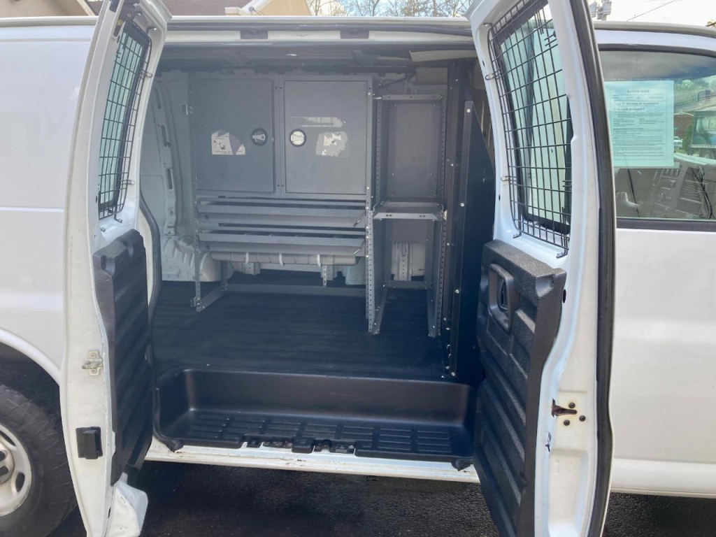 2011 Chevrolet Express Image 15