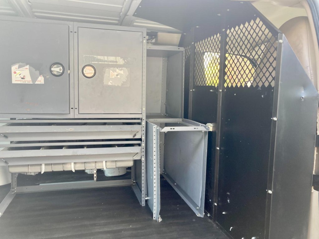 2011 Chevrolet Express Image 17